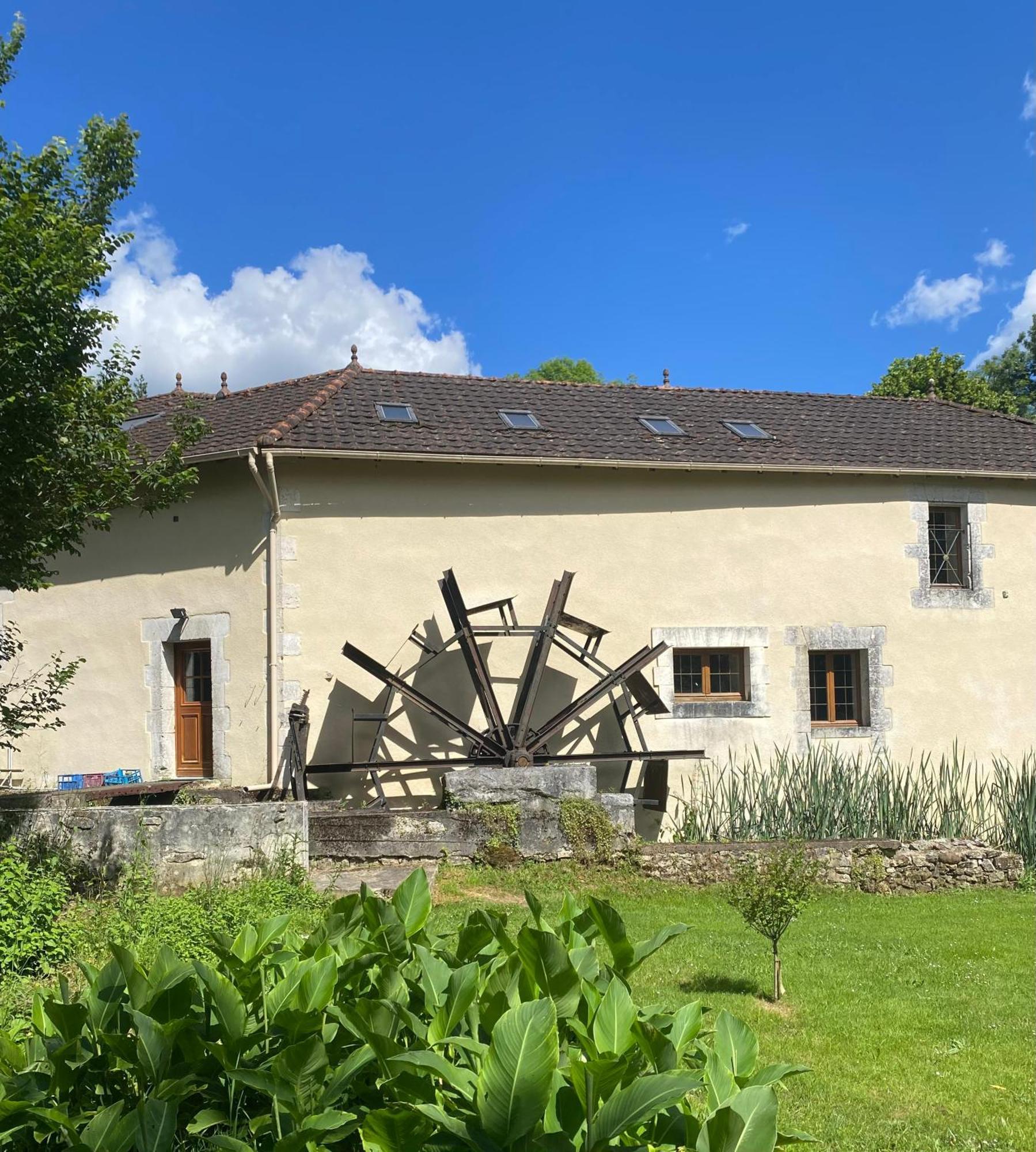 مبيت وإفطار Chasseneuil-sur-Bonnieure Moulin Du Fontcourt المظهر الخارجي الصورة