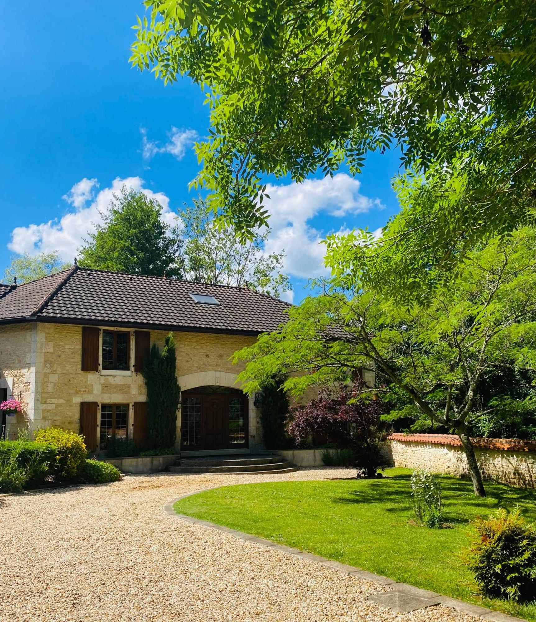 مبيت وإفطار Chasseneuil-sur-Bonnieure Moulin Du Fontcourt المظهر الخارجي الصورة